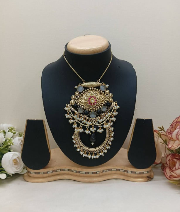 Grayish Fusion Necklace