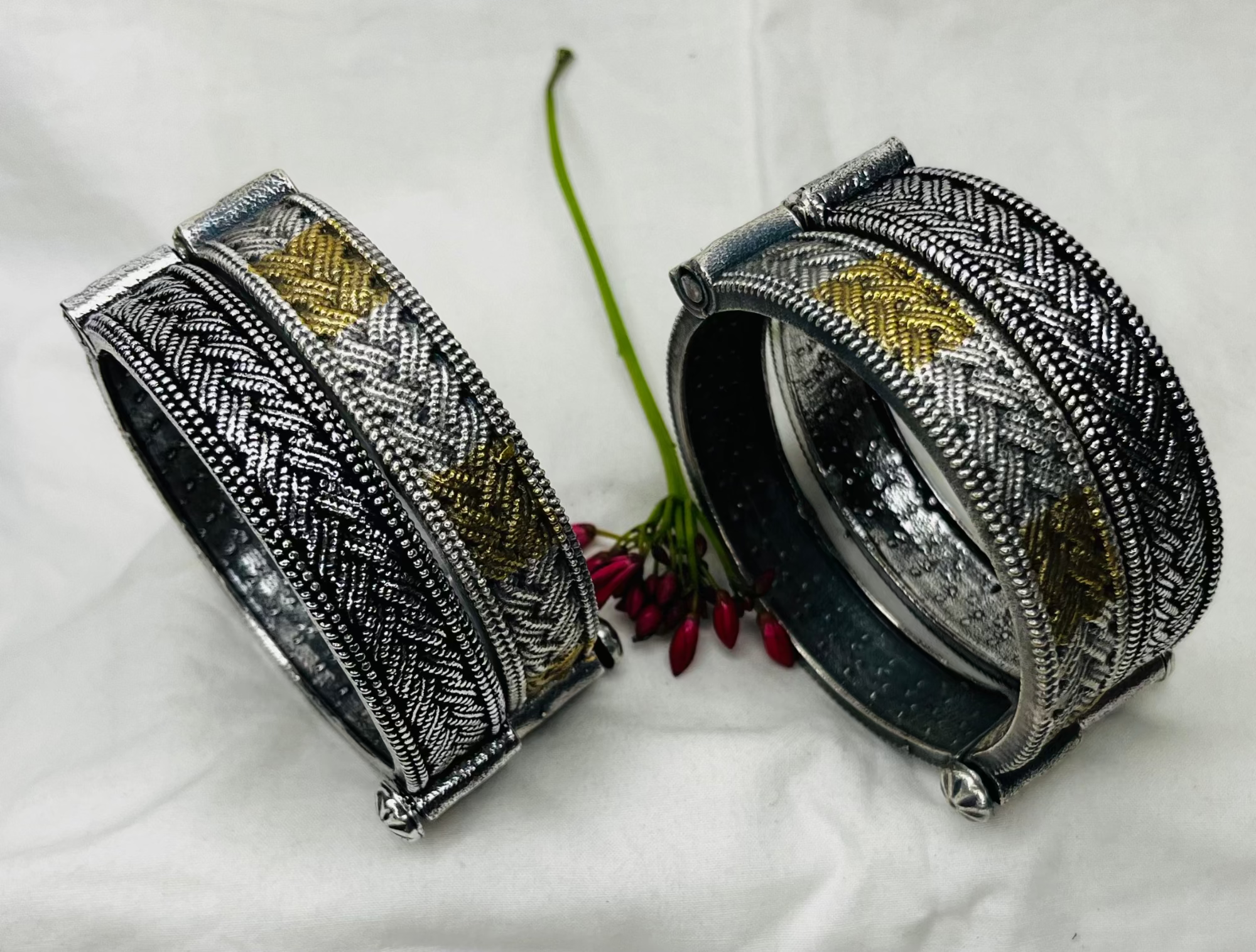 Entangled Kada