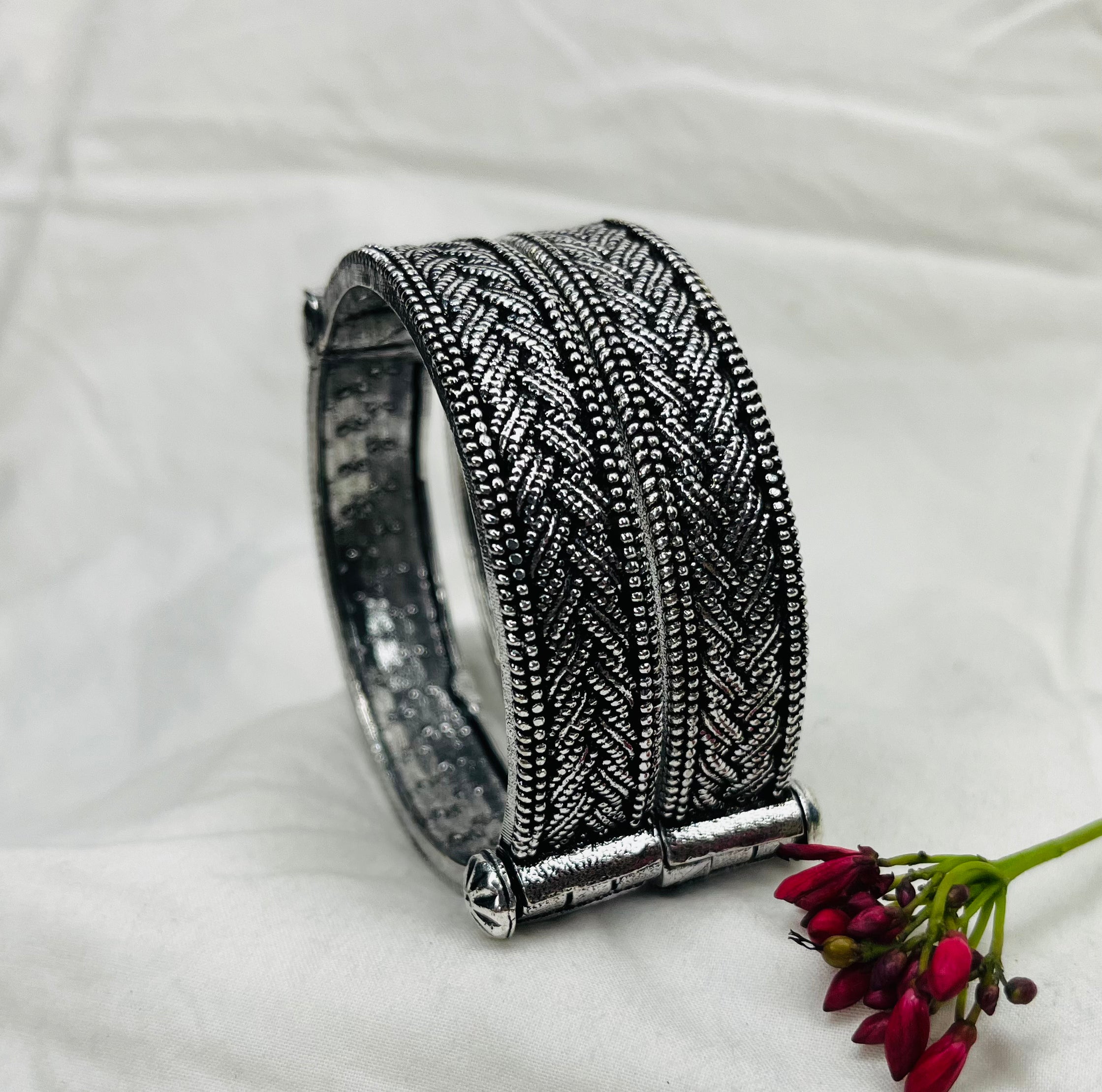 Entangled Kada