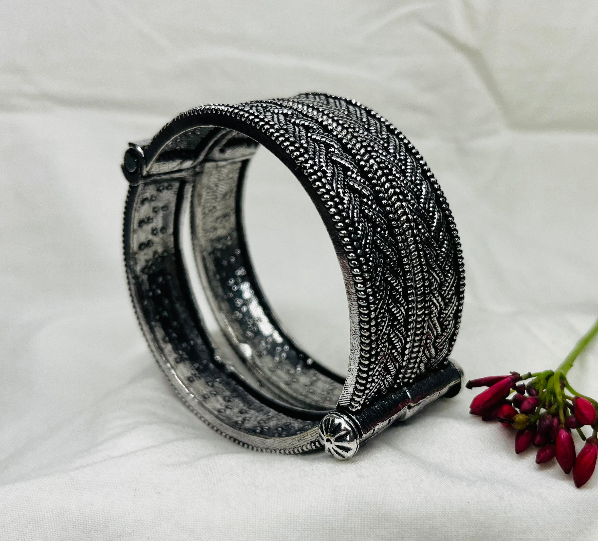 Entangled Kada