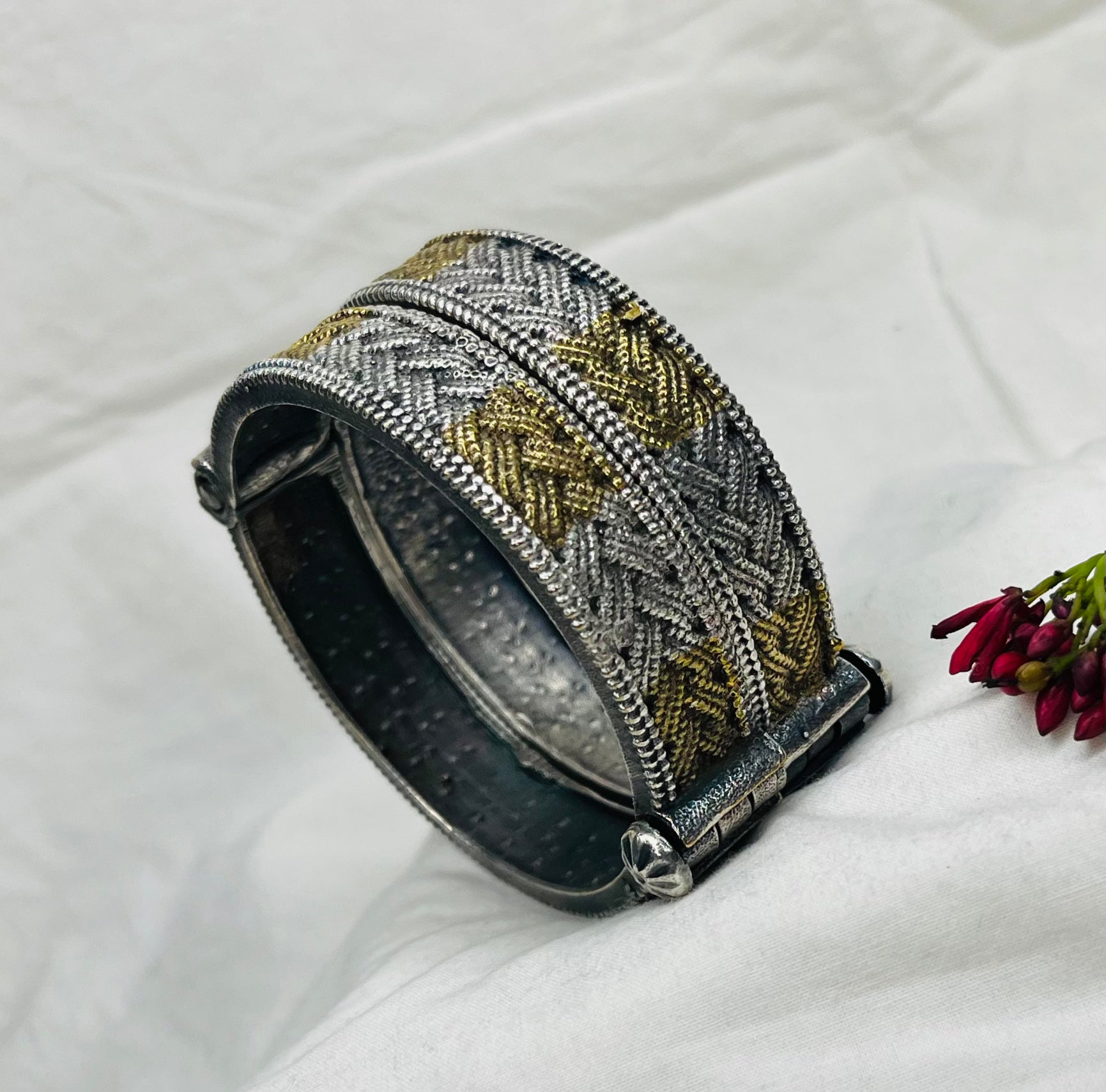 Entangled Kada