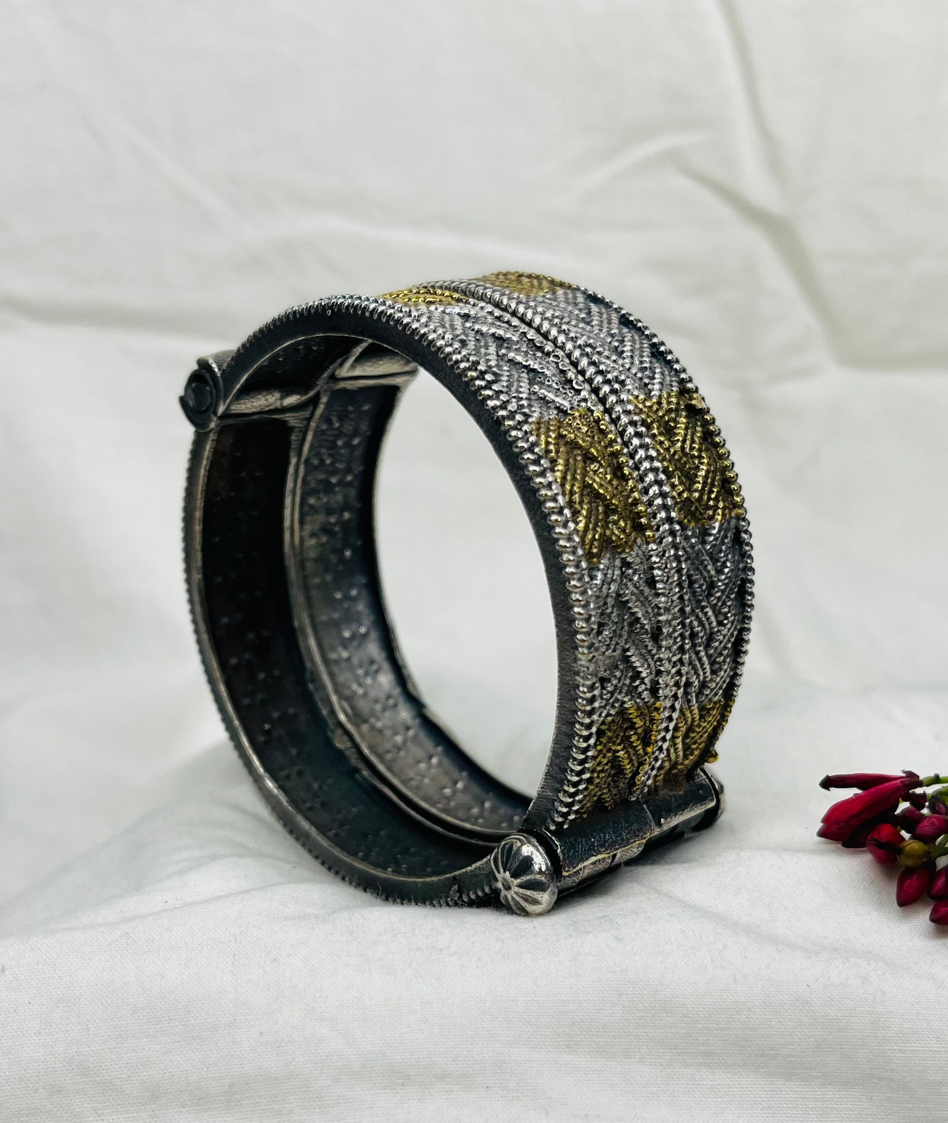 Entangled Kada