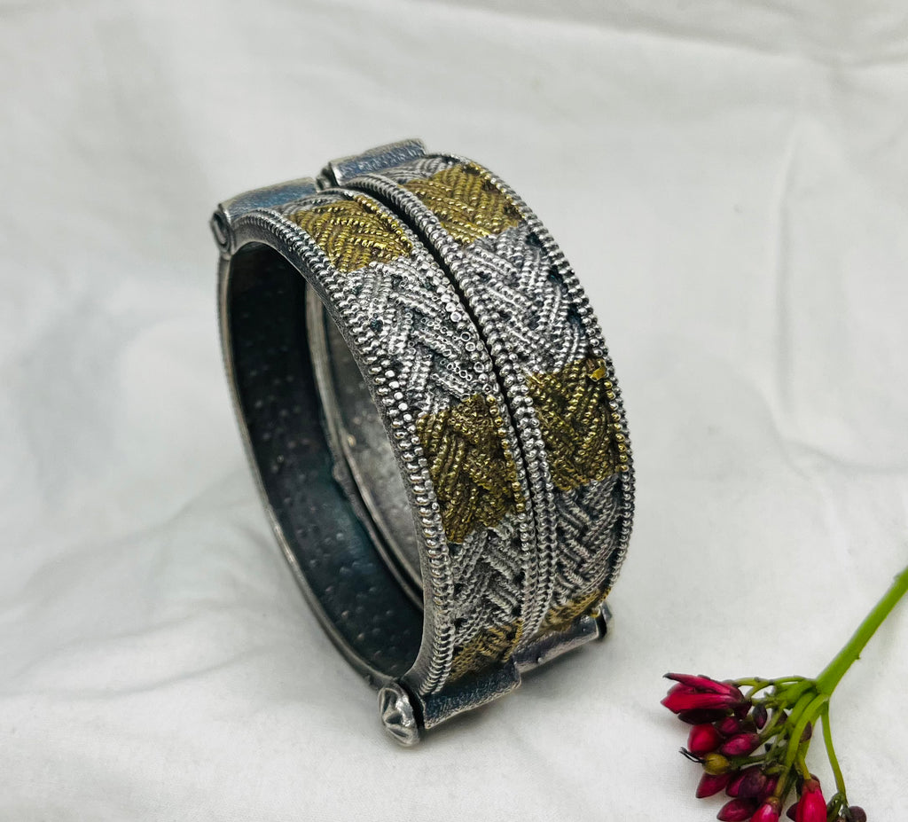 Entangled Kada