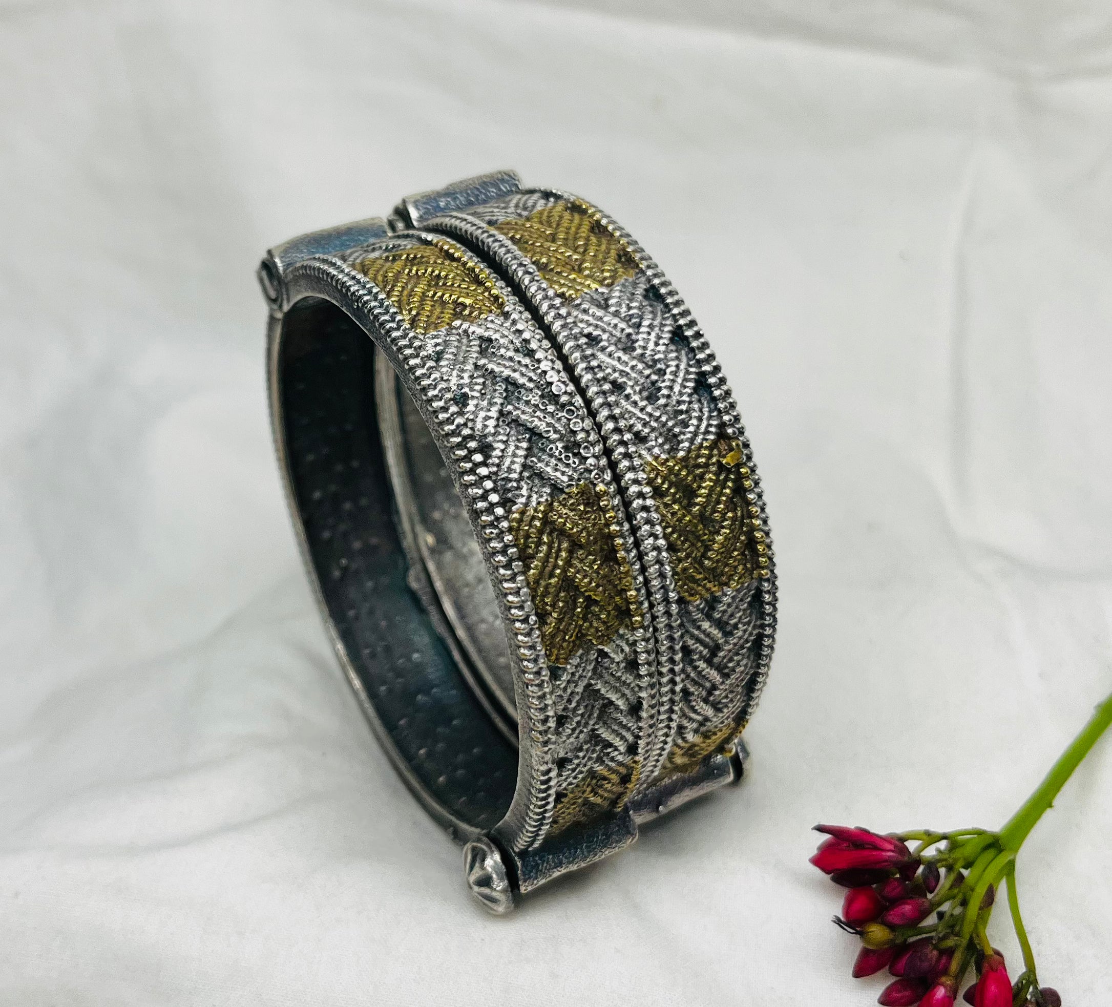 Entangled Kada