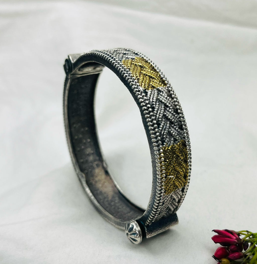 Entangled Kada