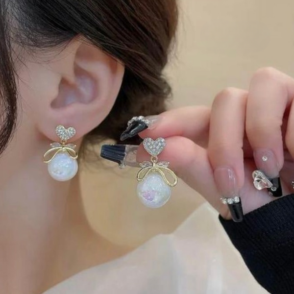 Minimalist gold Korean earrings for everyday wear, Korean jewelry in India, K-pop jewelry trends, jewelry from K-dramas