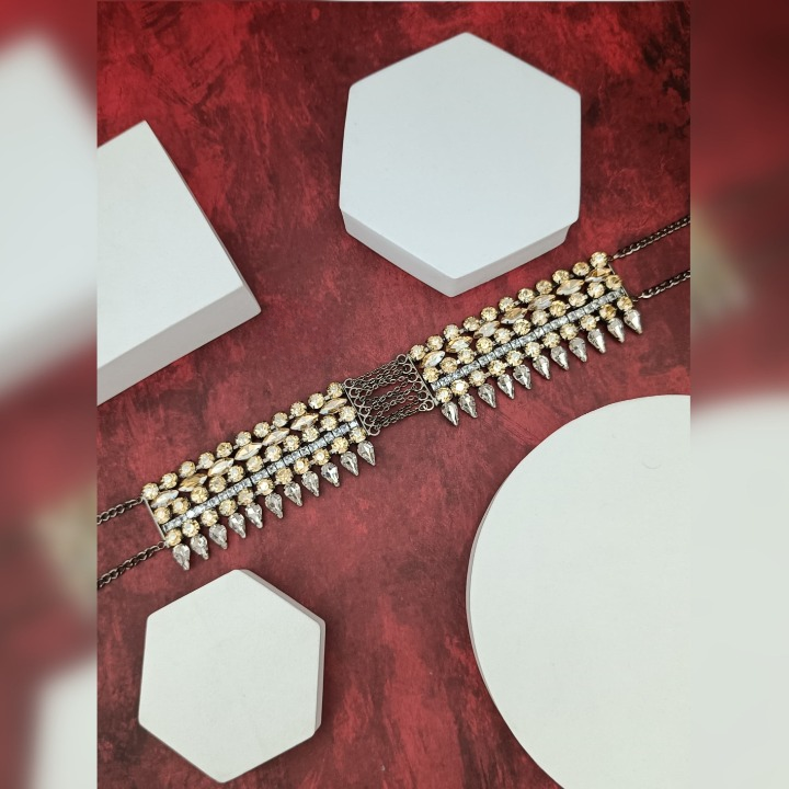 Layla Choker